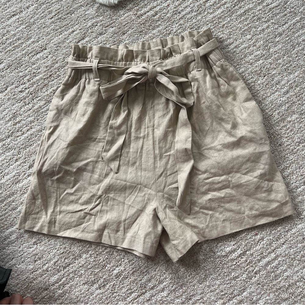 Brand new High rise Linen shorts with pockets and removable belt